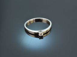 Frankfurt around 1980! Classic diamond engagement ring...