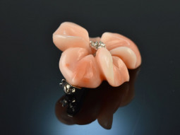 Around 1990! Noble angel skin coral brooch with diamonds...