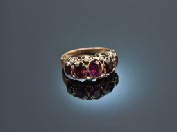 England around 1780! Wonderful historical ring seed pearls garnet gold 375