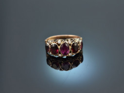 England around 1780! Wonderful historical ring seed pearls garnet gold 375