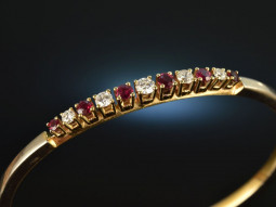 Nuremberg around 1980! Exquisite bangle rubies diamonds...