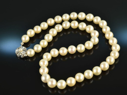 Around 1980! Classic Akoya Cultured Pearl Necklace...