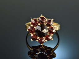Around 1950! Flower shaped vintage garnet ring gold 333