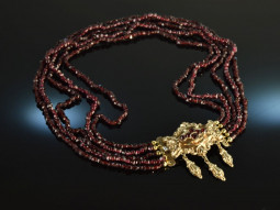 Around 1850! Beautiful Biedermeier garnet necklace 5 rows...