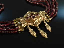 Around 1850! Beautiful Biedermeier garnet necklace 5 rows rolled gold clasp