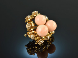 Around 1950! Noble brooch angel skin coral and old cut diamonds 2,2 ct gold 750