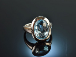 Swiss Blue! Beautiful ring with blue topaz white gold 750