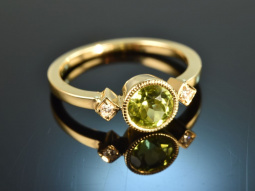Bright Green! Wundervoller Peridot Ring mit Diamanten...