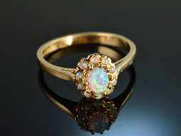 England around 1980! Beautiful opal ring gold 375