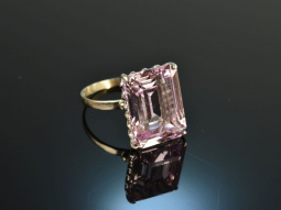 Around 1990! Noble ring with large pink spinel white gold...
