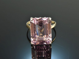 Around 1990! Noble ring with large pink spinel white gold 750
