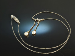 Around 1900! Delicate Lavali&egrave;re necklace with...