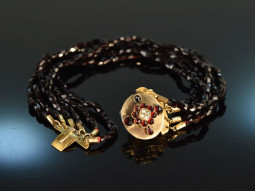 Around 1860! Historic garnet bracelet 6 rows with seed beads