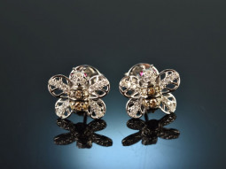 Tiny Bee! Delicate Bees Earrings with Diamonds White Gold 750