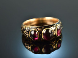 Around 1820! Historical ring with almandines and black...
