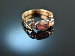 Um 1780! Historischer Ring mit Diamantrosen und rotem...