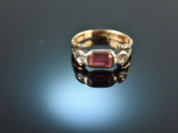 Around 1780! Historical ring with diamond roses and red...