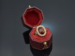 Around 1820! Historic Garnet Ring with Seed Pearls Gold 585