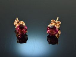 Sparkling red! Earrings with rhodolites ros&eacute; gold 750