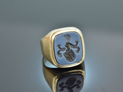 Around 1965! Classic Coat of Arms Signet Ring with Layers...