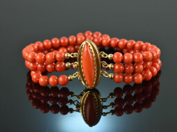 Around 1950! High quality precious coral bracelet 3 rows...