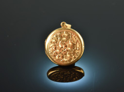 Italy around 1930! Beautiful medallion pendant gold 750