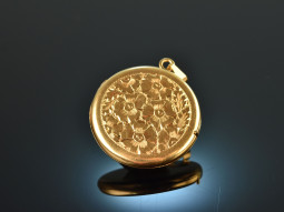 Italy around 1930! Beautiful medallion pendant gold 750