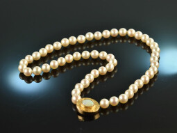 Around 1990! Fine Akoya cultured pearl necklace with opal...