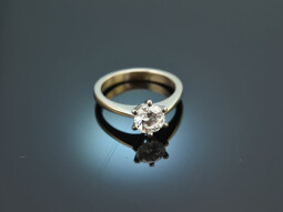 Around 1980! Classic diamond solitaire ring 0.93 ct White...