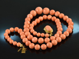 Around 1970! Long salmon coral necklace gold 750