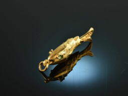 Around 1950! Moving fish pendant gold 750