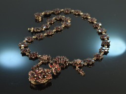Around 1890! Beautiful necklace with bohemian garnets and medallion pendant