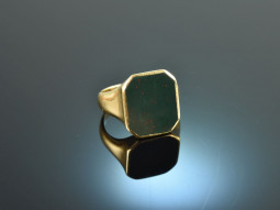 Around 1950! Beautiful coat of arms signet ring with...