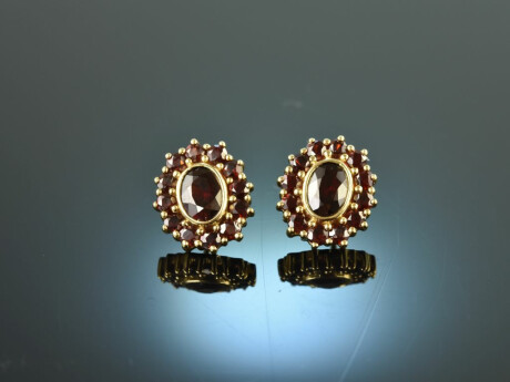 Around 1990! Classic garnet stud earrings gold 333