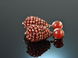 Pomegranate Seeds! Drop earrings red agate and garnet...