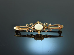 England around 1950! Pretty brooch with opal gold 585