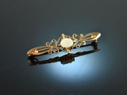 England around 1950! Pretty brooch with opal gold 585