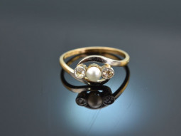 Um 1910! Zarter Ring mit Perle und Diamantrosen Gold 585