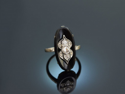 Austria around 1920! Art Deco ring with diamonds and onyx...