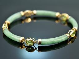 H&uuml;bsches Gr&uuml;n! Armband aus Jade und Peridot...