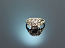 Um 1920! Strenger Art Deco Ring mit Diamanten Wei&szlig;...