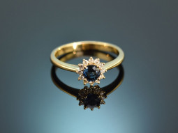 Blaues Funkeln! Klassischer Ring mit Saphir und Diamanten Gold 750