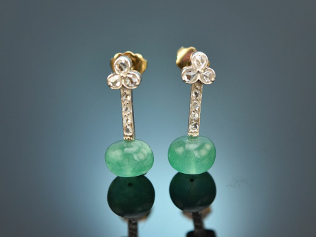 Um 1930! Ohrringe mit Chrysopraskugeln und Diamantrosen Gold 375