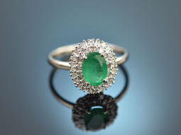 Deep Green! Feiner Smaragd Ring mit Diamanten...