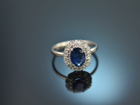 Fine Blue! Classic sapphire ring with diamonds 750 white gold