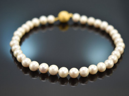 Very classy! Single-row cultured pearl necklace with ball...