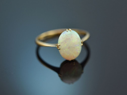 England around 1930! Simple ring with Australian opal...