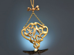 France around 1900! Beautiful Art Nouveau pendant with 750 gold seed pearl