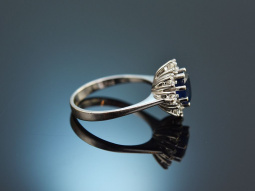 Classy Blue! Timeless sapphire ring with diamonds white gold 585