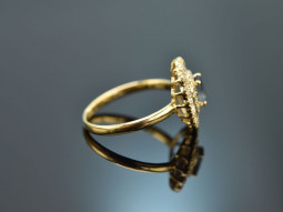 Beautiful sapphire ring with diamonds 750 gold
